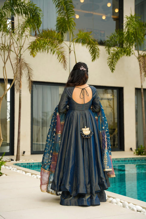 Noor Serenity Cosmos suit set